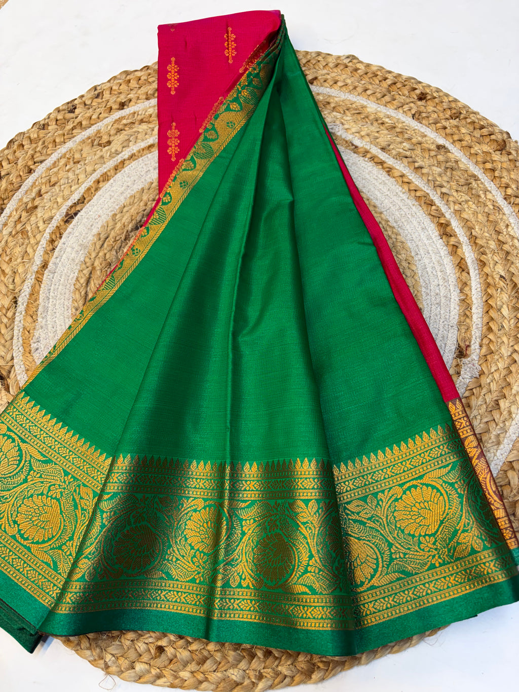 Soft Silk Saree with Blouse and Luxurious Look(KCSS44)