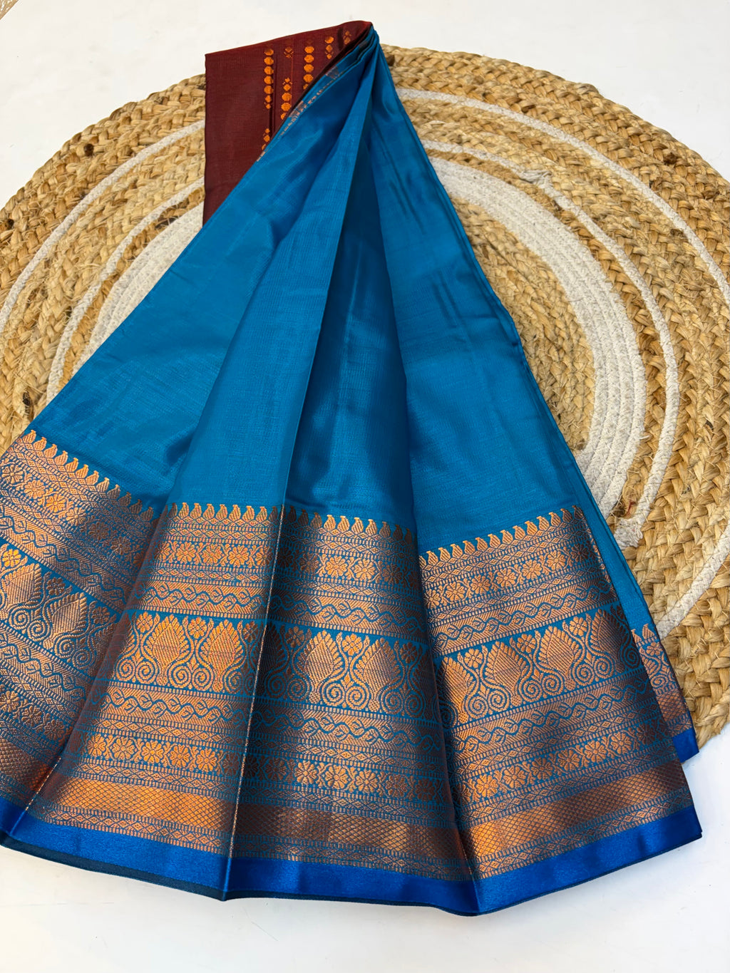 Soft Silk Saree with Blouse and Luxurious Look(KCSS51)