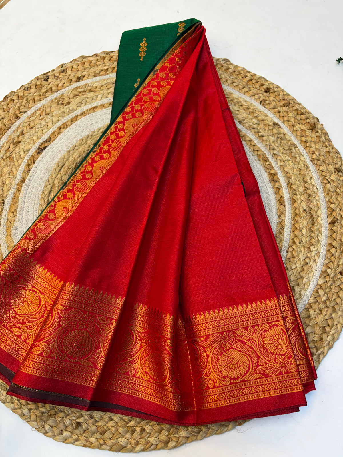 Soft Silk Saree with Blouse and Luxurious Look(KCSS42)