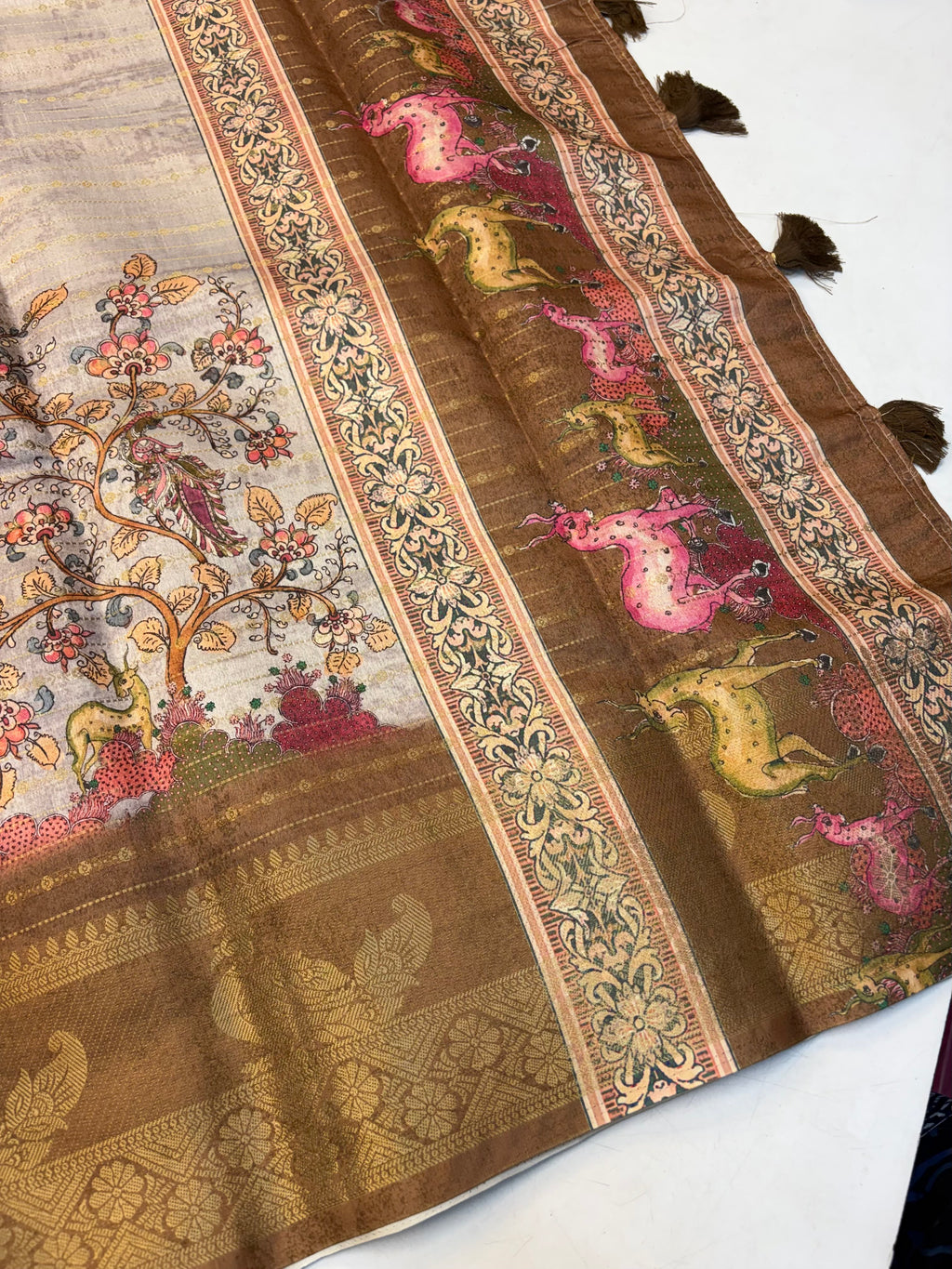 Kalamkari Silk Saree with Blouse and Extravagant Look (KCKS28)